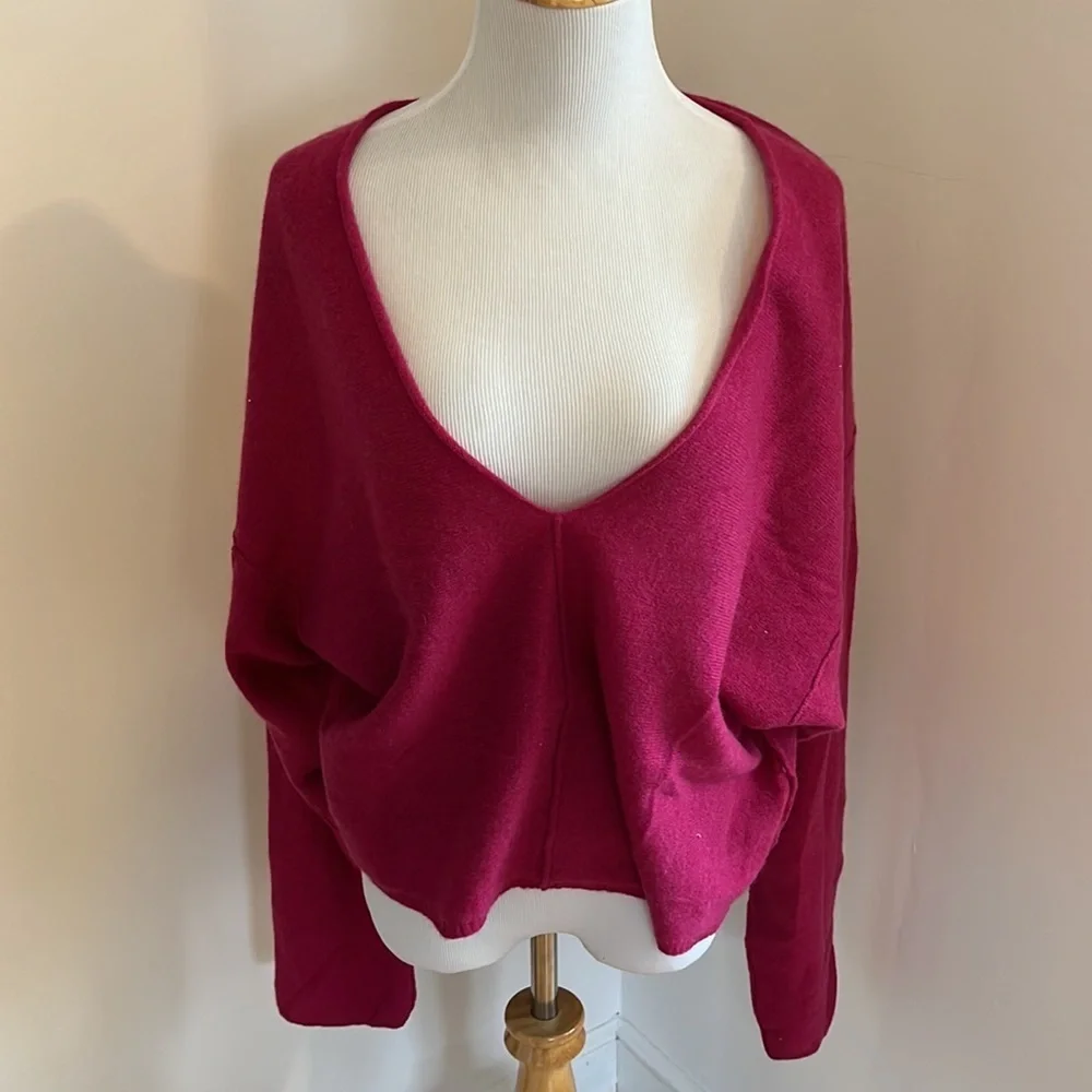 NWT Free People Solitaire Cashmere V Sweater in Magenta Pink size Large